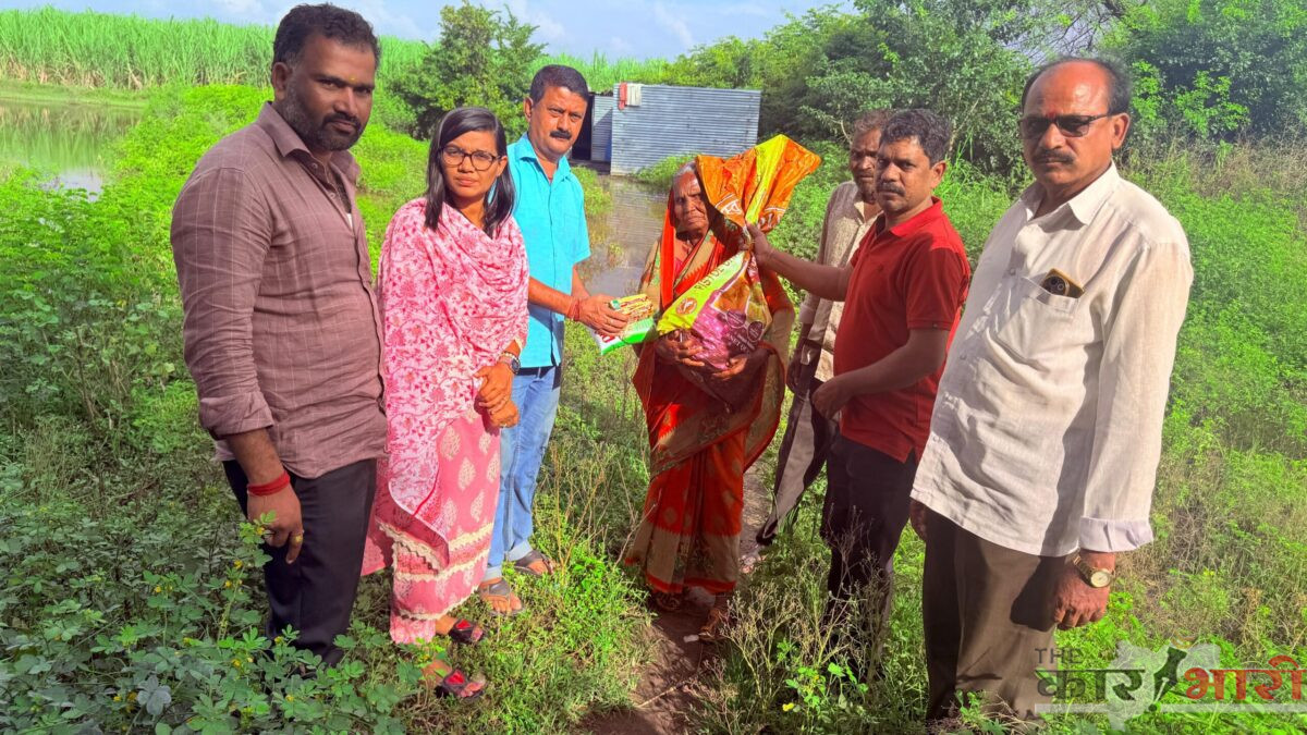 Dr Siddharth Dhende | धाराशिव मधील वाघोलीतील पुरग्रस्तांना मदतीचा हात 5 Marathwada Flood scaled e1759853614476 3